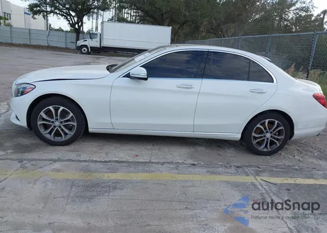 2015 Mercedes-Benz C 300 4Matic/Luxury 4Matic/Sport 4Matic из США, поврежденный, VIN 55SWF4KB8FU013246